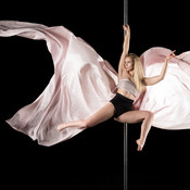 Photographing pole dancers in studio: Tina <em>Photo: © Saša Huzjak</em>